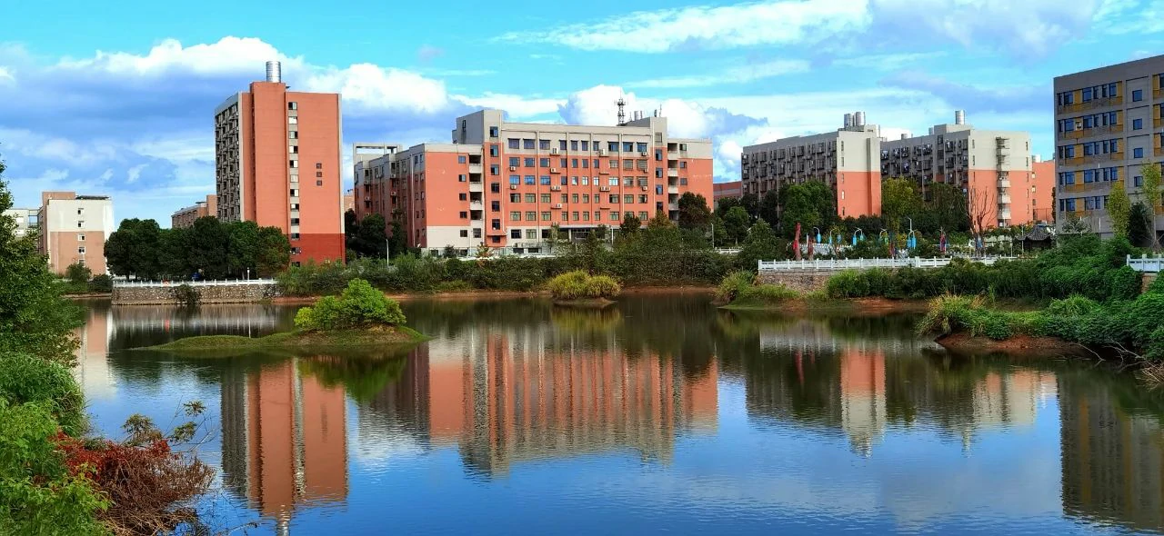 长沙明达高中校园风景 长沙明达高中校园风景