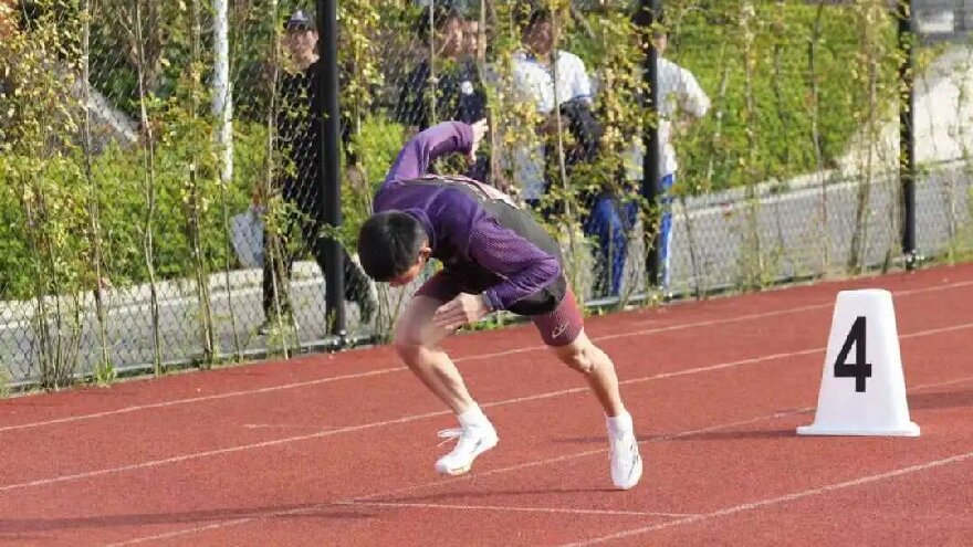 麓高体育生.jpg 麓高体育生.jpg